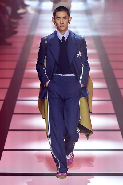 Look 18
